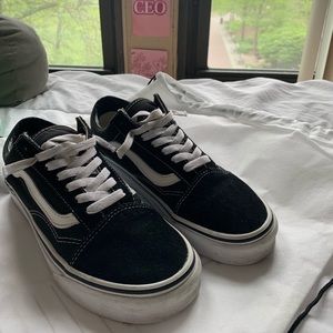 Old skool vans women’s 7, men’s 5.5